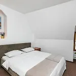 Guest house Piata Sfatului 3*