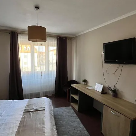 Piata Sfatului Гостьовий будинок Брашов