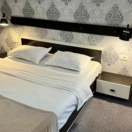 Piata Sfatului Гостьовий будинок 3*