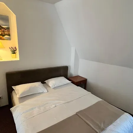 Piata Sfatului 3* Брашов