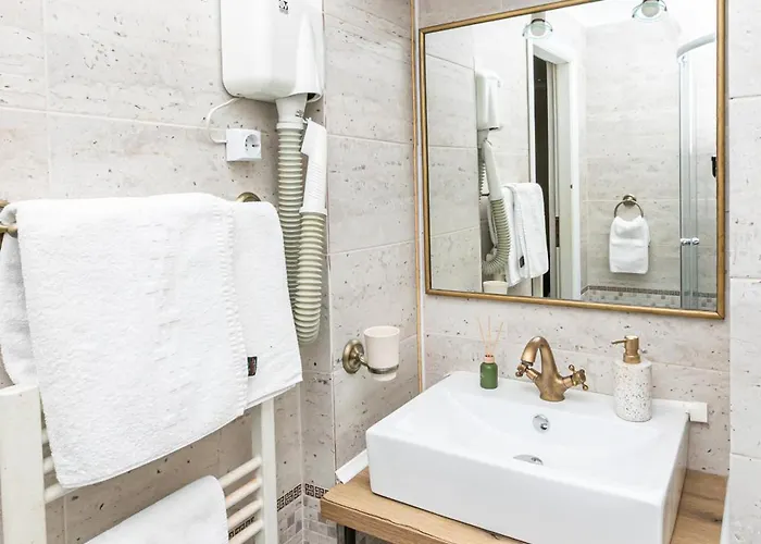 Piata Sfatului Гостьовий будинок Брашов