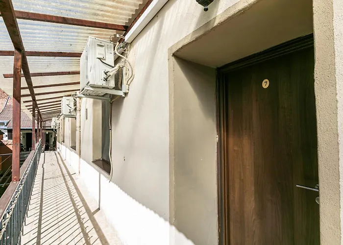 Piata Sfatului Гостьовий будинок 3*