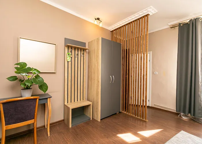 Piata Sfatului Гостьовий будинок Брашов