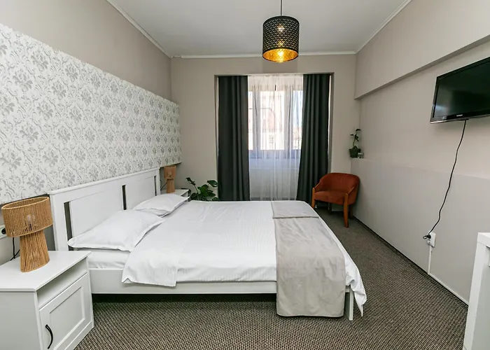 Piata Sfatului Гостьовий будинок Брашов