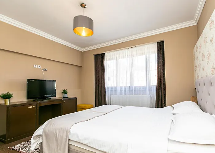 Piata Sfatului Гостьовий будинок Брашов